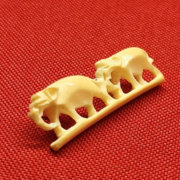 VTG Elephant Pin Brooch Carved Celluloid Two Elephants - Picture 6 of 9
